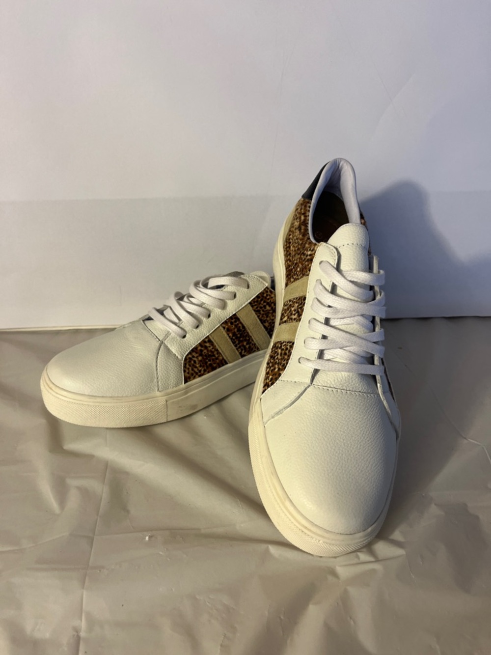 Kaanas White Sneakers with Leopard Print Stripes never worn